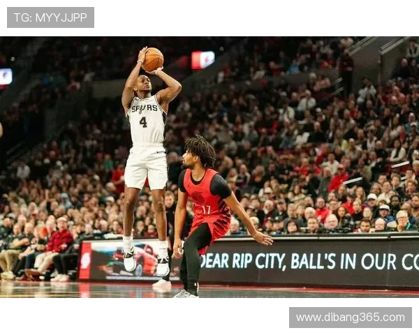 福克斯25分阿夫29+6+6助马刺大胜开拓者 福克斯25分阿夫29+6+6助马刺大胜开拓者